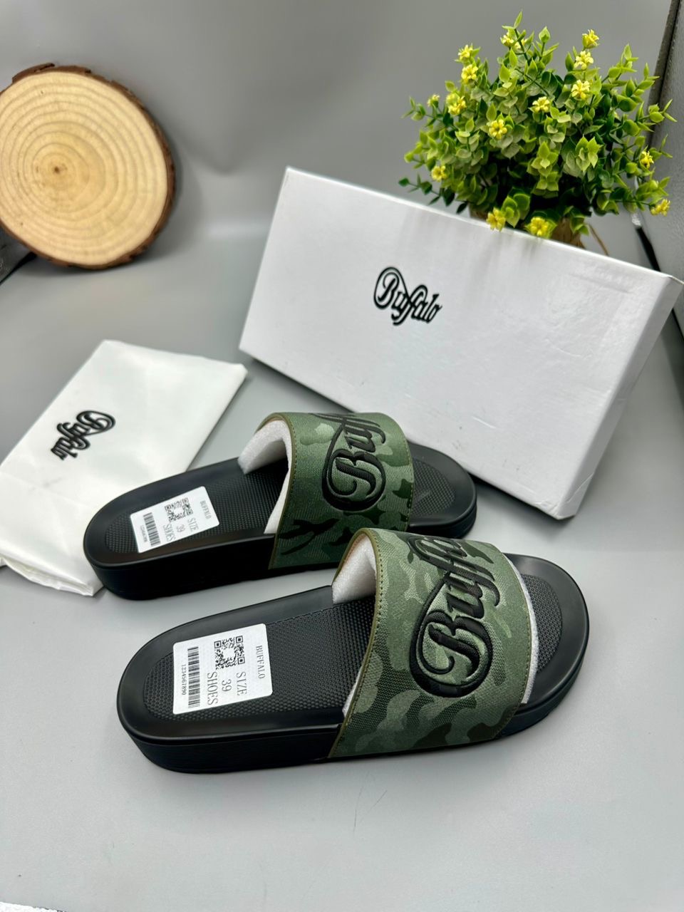 Slippers 